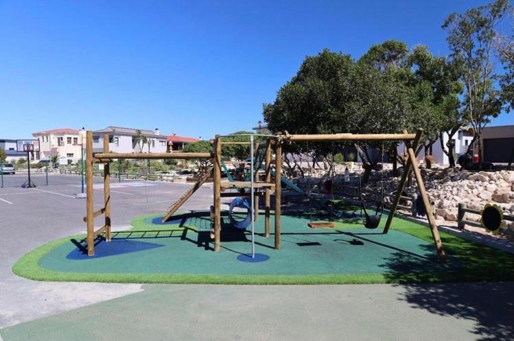 Perfect 10 - 10 To 13 Sleeper Luxury Holiday Home Breakage Deposit Of R2500 Per Weekend Lease Langebaan Exteriör bild