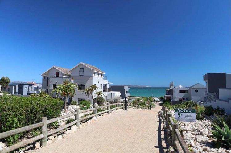 Perfect 10 - 10 To 13 Sleeper Luxury Holiday Home Breakage Deposit Of R2500 Per Weekend Lease Langebaan Exteriör bild
