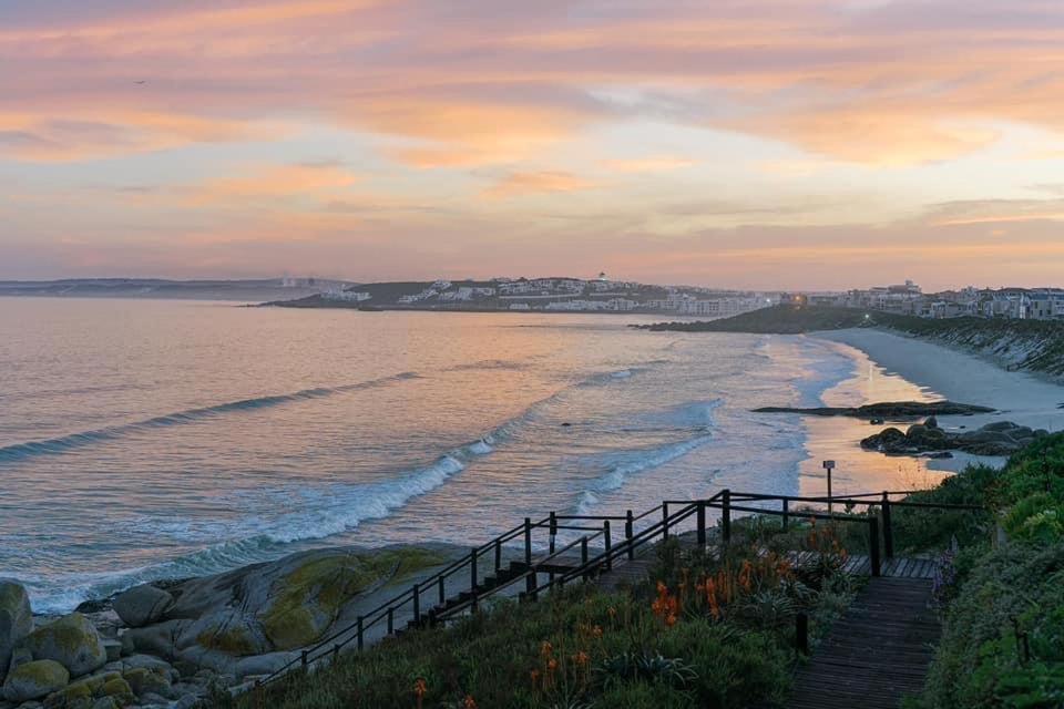 Perfect 10 - 10 To 13 Sleeper Luxury Holiday Home Breakage Deposit Of R2500 Per Weekend Lease Langebaan Exteriör bild