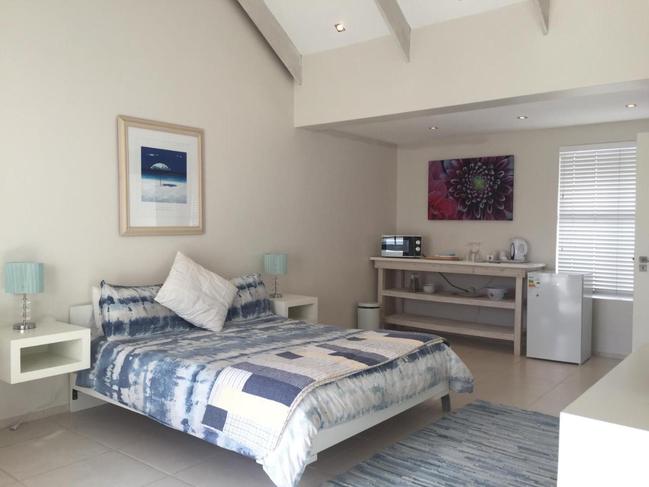 Perfect 10 - 10 To 13 Sleeper Luxury Holiday Home Breakage Deposit Of R2500 Per Weekend Lease Langebaan Exteriör bild