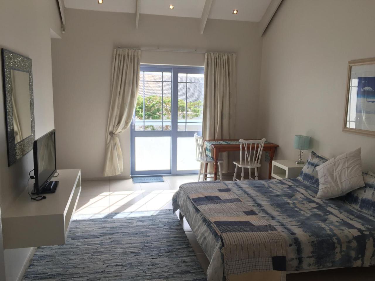Perfect 10 - 10 To 13 Sleeper Luxury Holiday Home Breakage Deposit Of R2500 Per Weekend Lease Langebaan Exteriör bild
