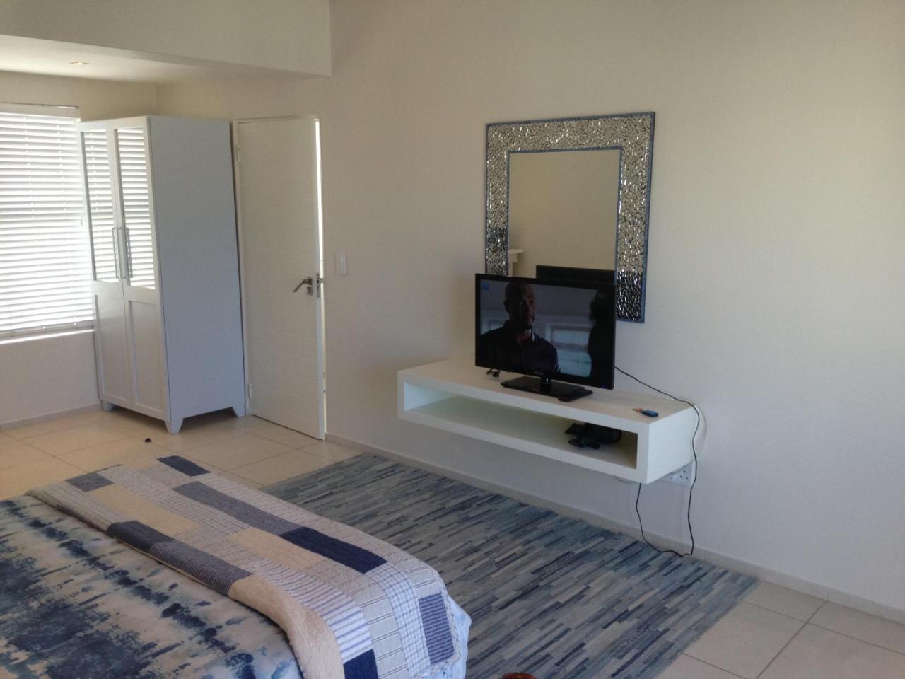 Perfect 10 - 10 To 13 Sleeper Luxury Holiday Home Breakage Deposit Of R2500 Per Weekend Lease Langebaan Exteriör bild