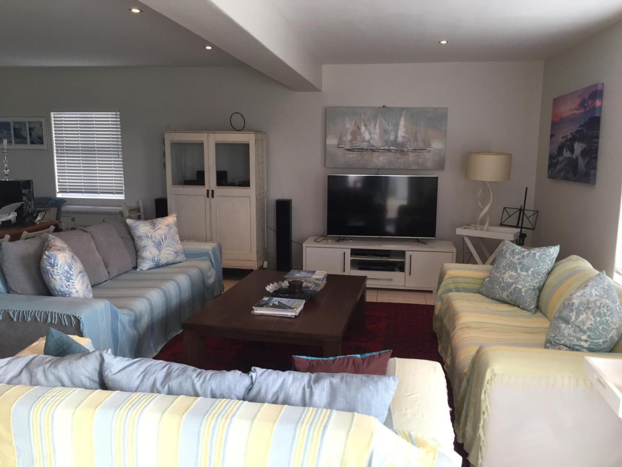 Perfect 10 - 10 To 13 Sleeper Luxury Holiday Home Breakage Deposit Of R2500 Per Weekend Lease Langebaan Exteriör bild