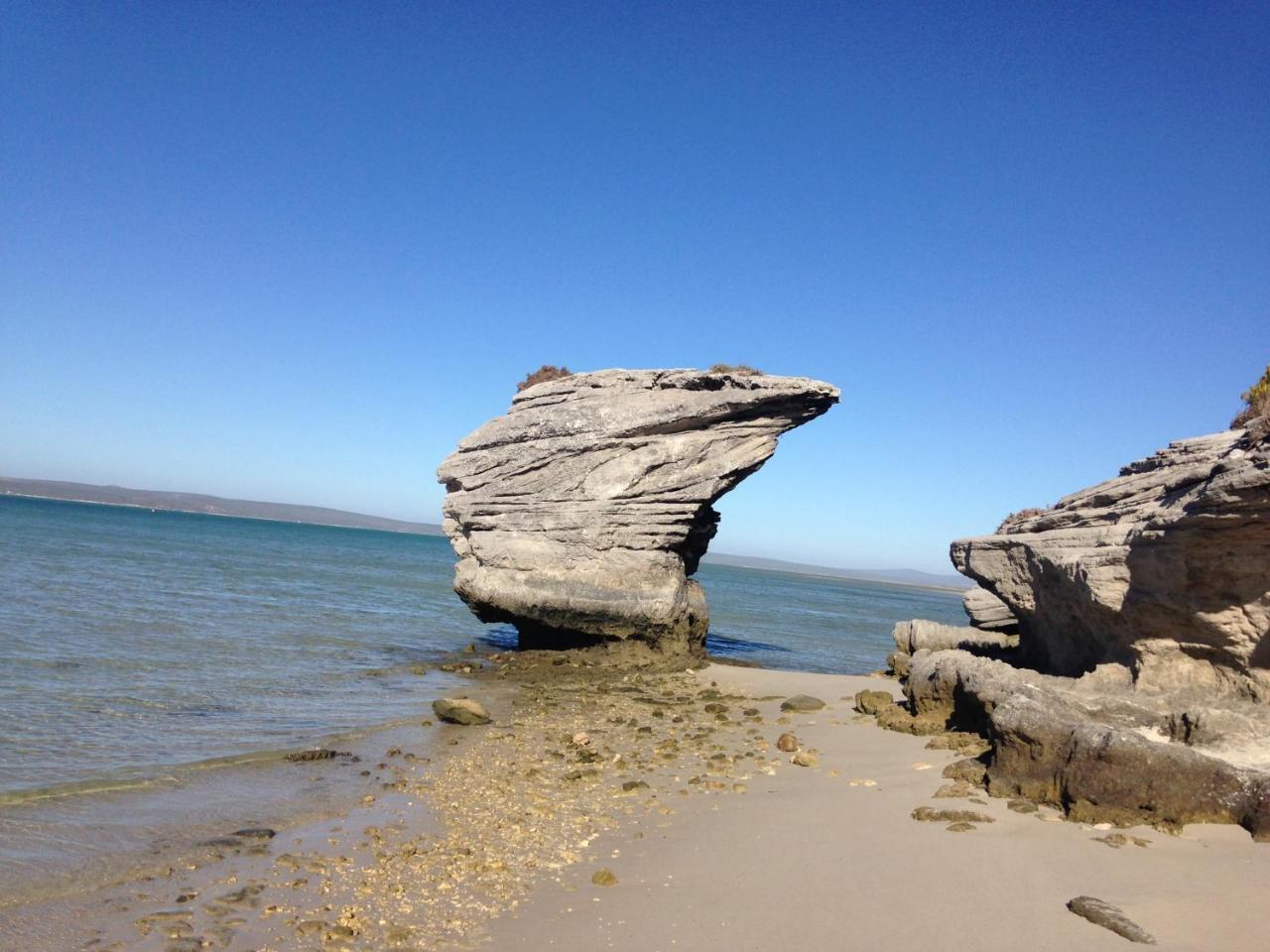 Perfect 10 - 10 To 13 Sleeper Luxury Holiday Home Breakage Deposit Of R2500 Per Weekend Lease Langebaan Exteriör bild