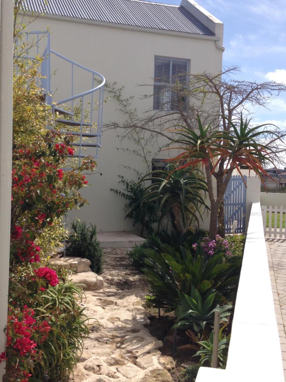 Perfect 10 - 10 To 13 Sleeper Luxury Holiday Home Breakage Deposit Of R2500 Per Weekend Lease Langebaan Exteriör bild