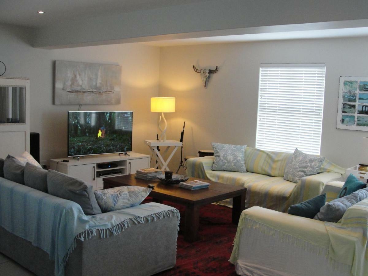 Perfect 10 - 10 To 13 Sleeper Luxury Holiday Home Breakage Deposit Of R2500 Per Weekend Lease Langebaan Exteriör bild
