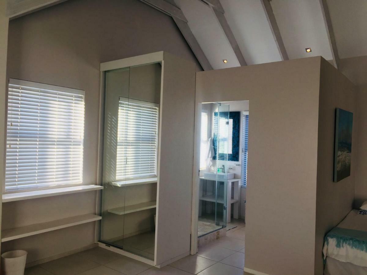 Perfect 10 - 10 To 13 Sleeper Luxury Holiday Home Breakage Deposit Of R2500 Per Weekend Lease Langebaan Exteriör bild