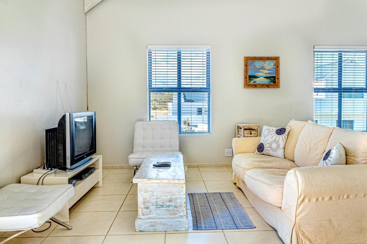 Perfect 10 - 10 To 13 Sleeper Luxury Holiday Home Breakage Deposit Of R2500 Per Weekend Lease Langebaan Exteriör bild